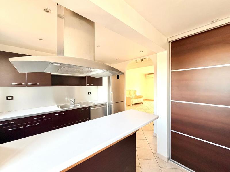 Appartement - 80 m² - 4 pièces