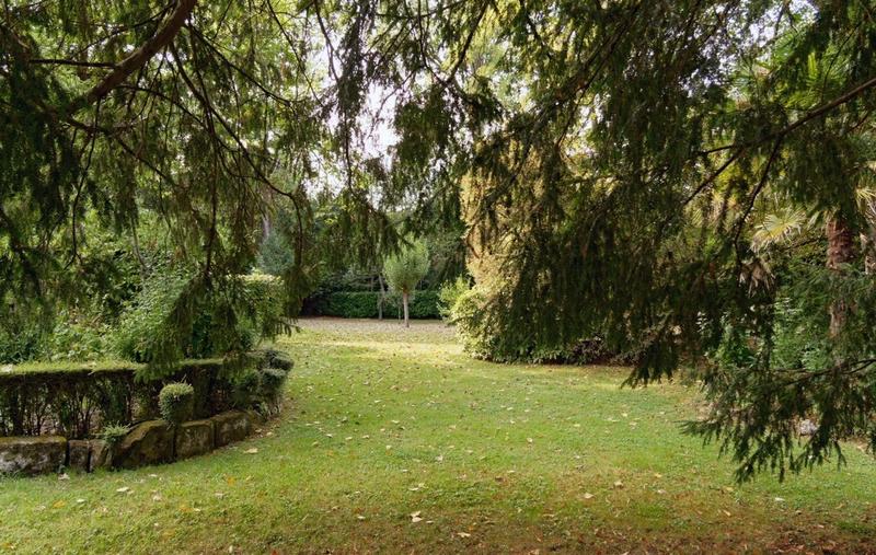 Maison - 360 m² - 8 pièces