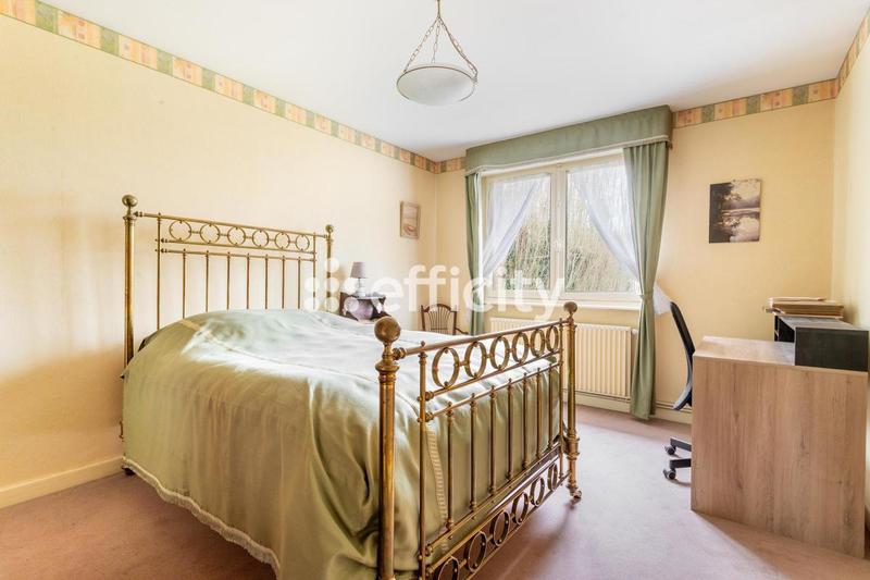 Maison - 240 m² - 12 pièces