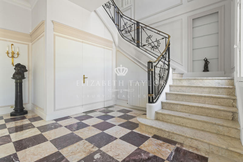 Propriété - 424 m² - 12 pièces