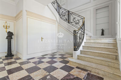 Propriété - 424 m² - 12 pièces