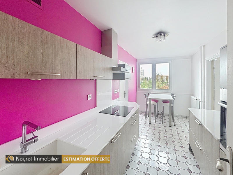 Appartement - 102 m² - 5 pièces