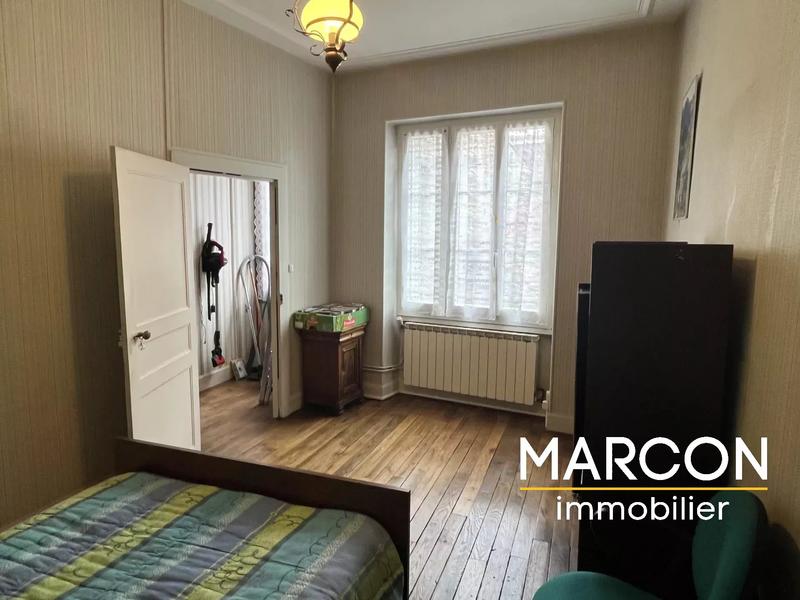 Maison - 230 m² - 10 pièces