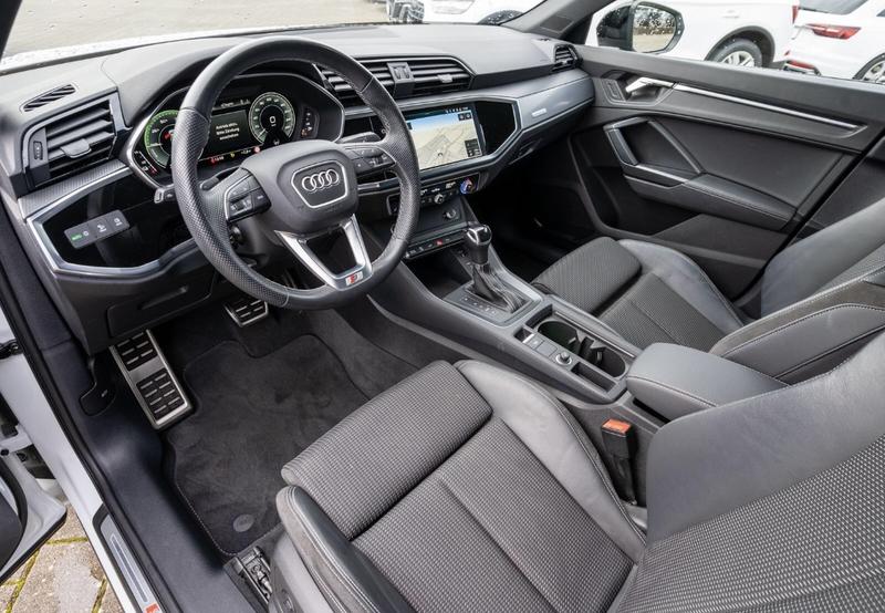 Audi Q3 Sportback 45 TFSIe 245 s-Line Hybride Rechargeable / Camera de Recul Sieges Elec Coffre Regulateur Distance Keyless