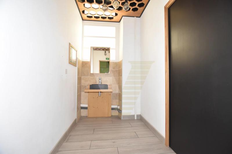 Local commercial - 90 m² - 4 pièces