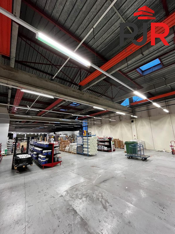 Local commercial - 2 400 m²