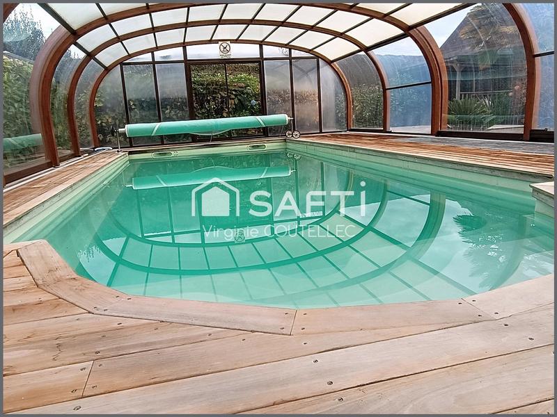 Maison - 254 m² - 12 pièces