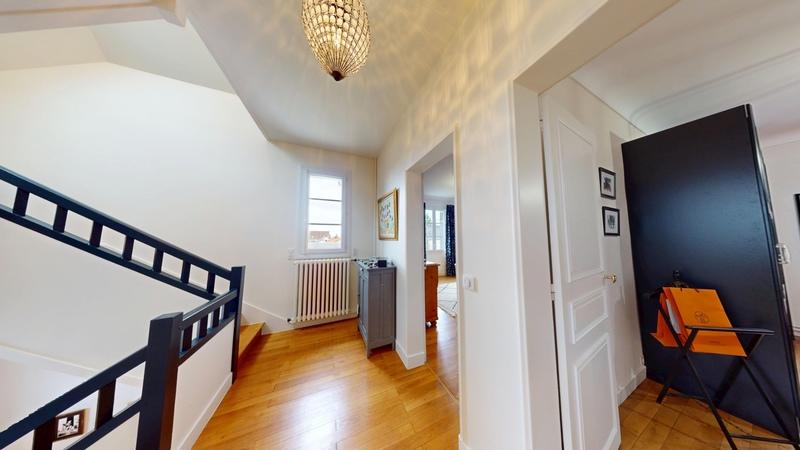 Maison - 230 m² - 6 pièces