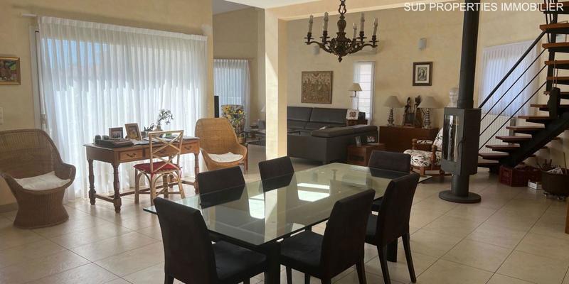 Villa - 216 m² - 6 pièces