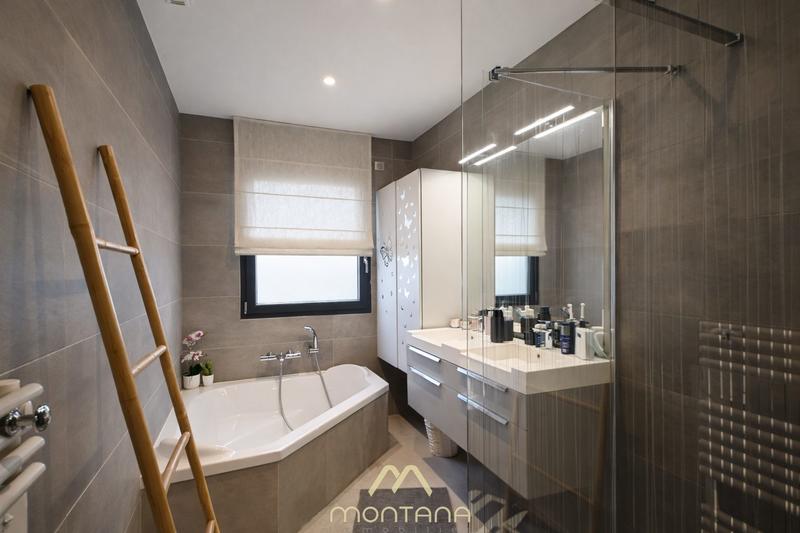 Maison contemporaine - 223 m² - 6 pièces