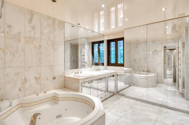 Appartement - 250 m² - 6 pièces