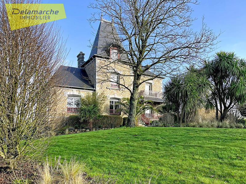 Maison - 216 m² - 9 pièces