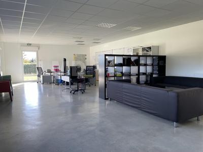 Entrepôt - 351 m² - 5 pièces