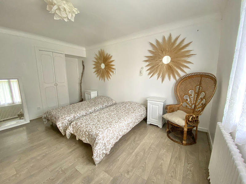 Maison - 220 m² - 7 pièces