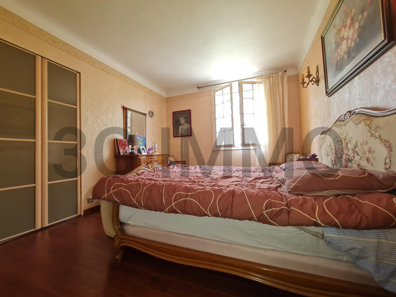 Propriété - 214 m² - 7 pièces