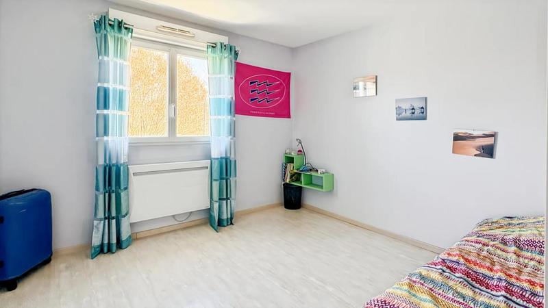 Maison - 202 m² - 9 pièces