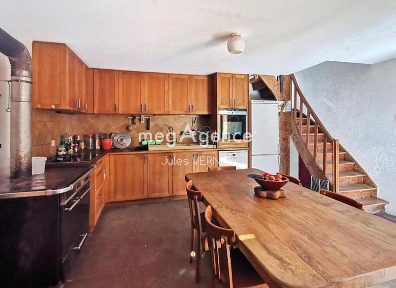 Maison traditionnelle - 243 m² - 6 pièces