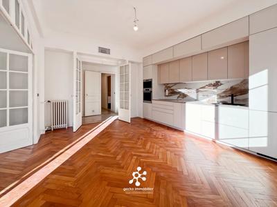 Appartement - 100 m² - 5 pièces