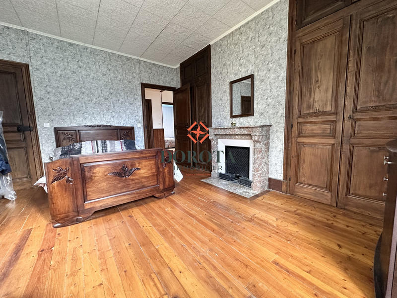 Maison - 300 m² - 6 pièces