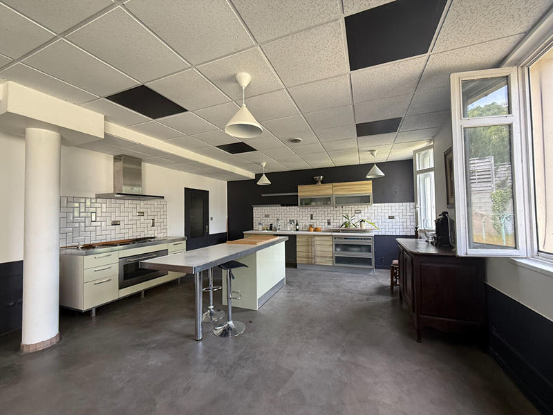 Maison - 402 m² - 9 pièces