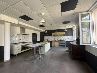 Maison - 402 m² - 9 pièces