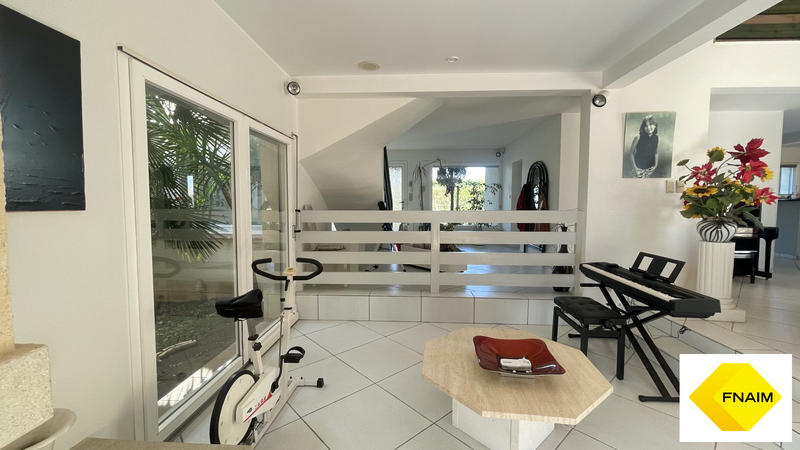 Maison contemporaine - 285 m² - 6 pièces