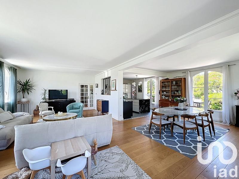 Maison - 250 m² - 10 pièces