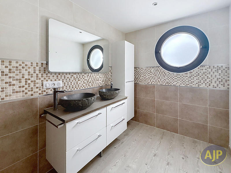 Maison - 137 m² - 6 pièces