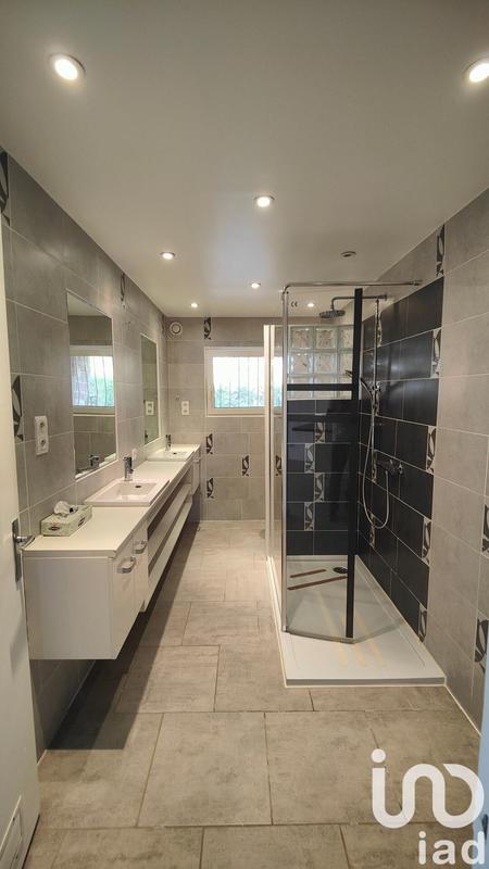 Maison - 200 m² - 7 pièces