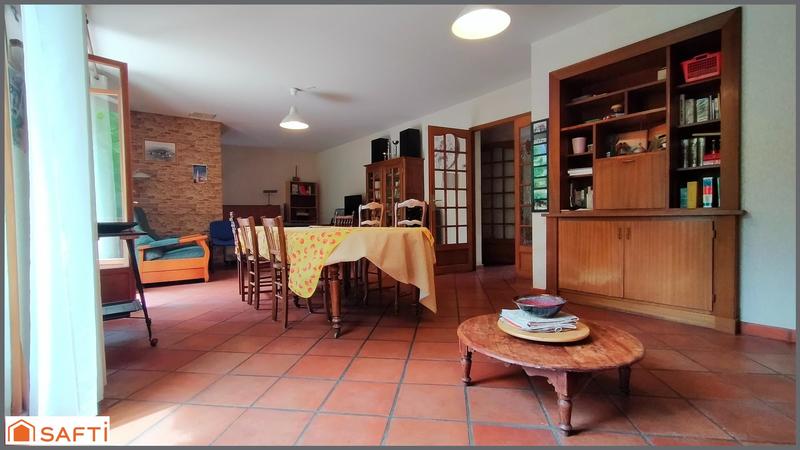 Maison - 205 m² - 9 pièces