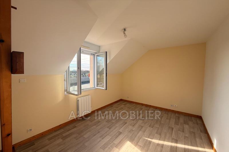 Appartement - 743 m² - 10 pièces