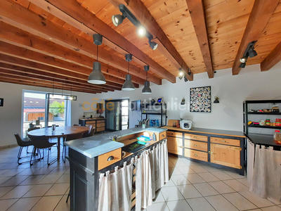 Maison - 232 m² - 6 pièces