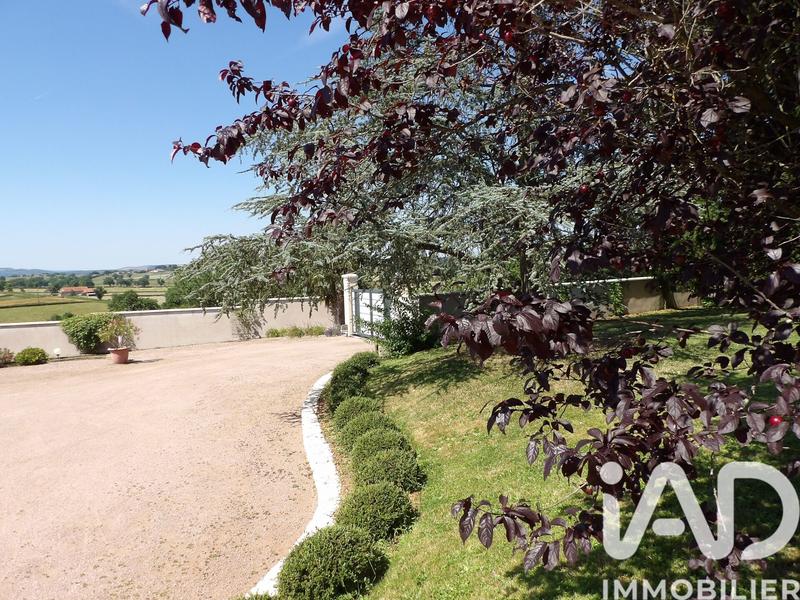 Maison - 202 m² - 8 pièces