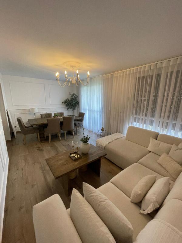 Appartement - 80 m² - 5 pièces