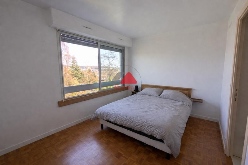 Appartement - 125 m² - 6 pièces