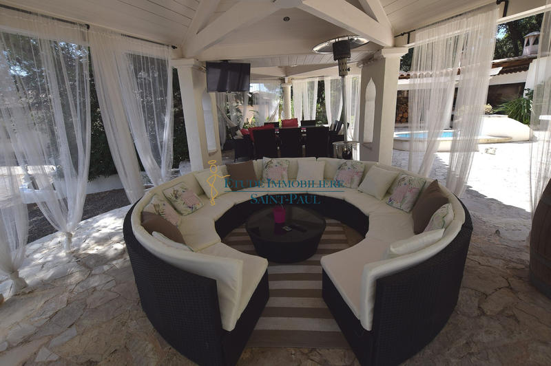 Villa - 245 m² - 9 pièces