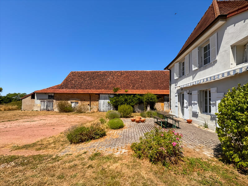 Maison - 234 m² - 9 pièces