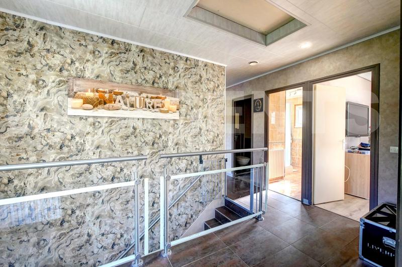 Maison traditionnelle - 191 m² - 9 pièces