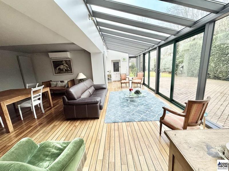 Maison - 225 m² - 10 pièces