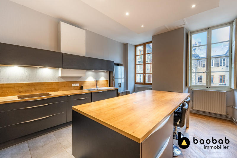 Appartement - 140 m² - 5 pièces