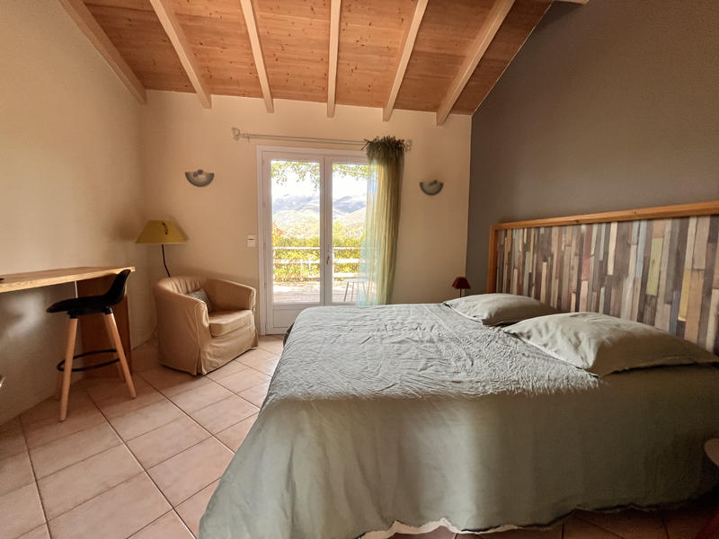 Maison - 260 m² - 8 pièces