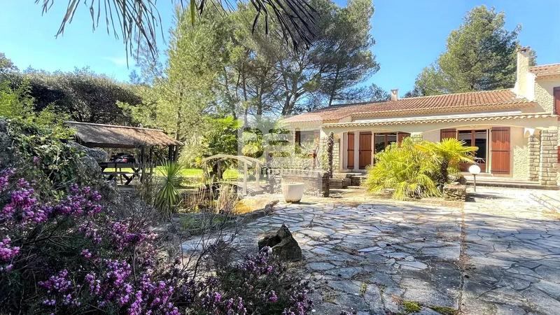 Propriété - 193 m² - 5 pièces