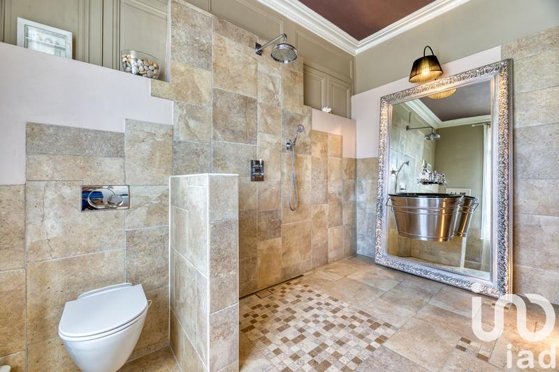 Maison - 230 m² - 8 pièces