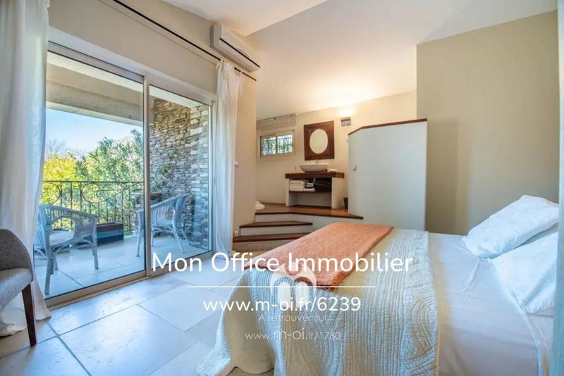 Propriété - 191 m² - 6 pièces