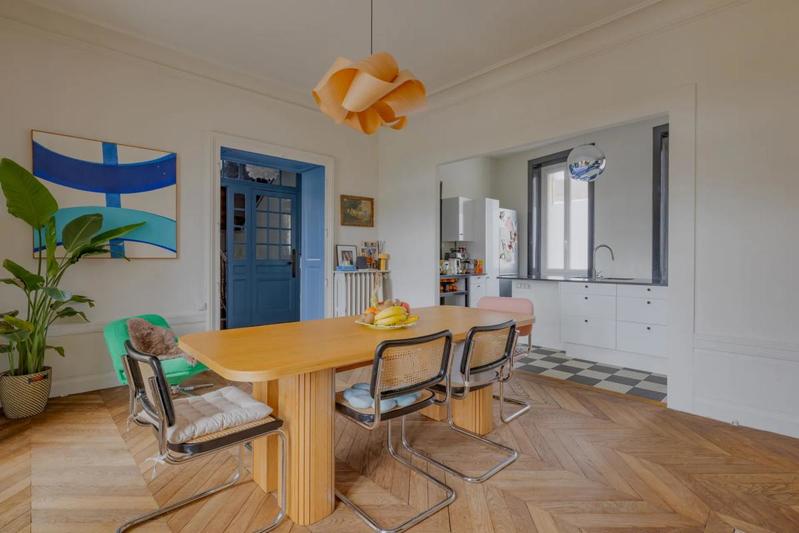 Maison - 207 m² - 9 pièces