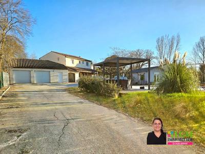 Maison - 228 m² - 7 pièces