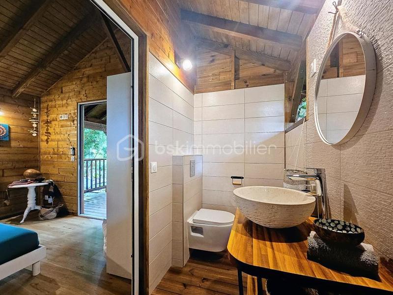 Propriété - 211 m² - 9 pièces