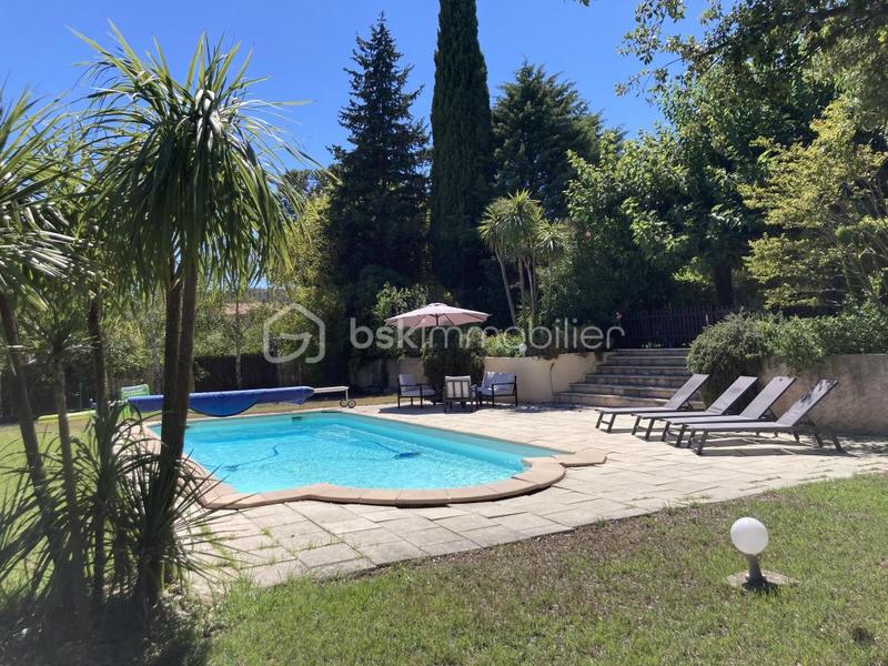 Maison - 180 m² - 7 pièces