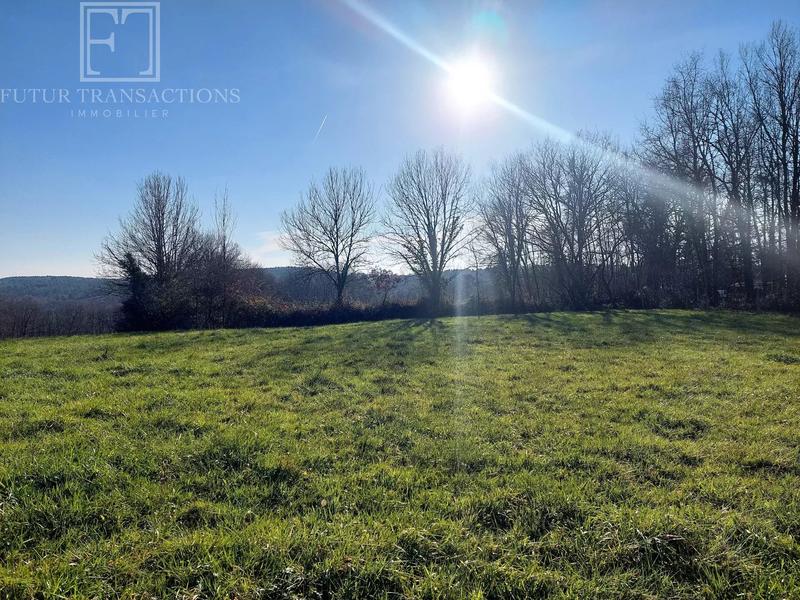 Terrain constructible - 1 600 m²