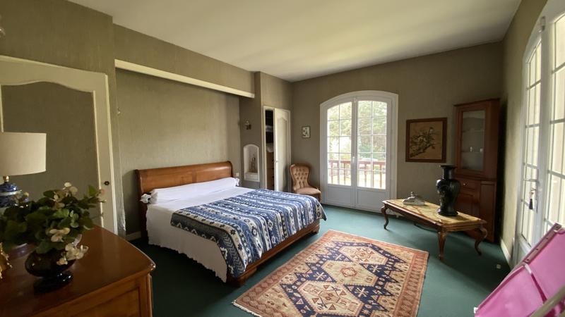 Maison - 210 m² - 6 pièces